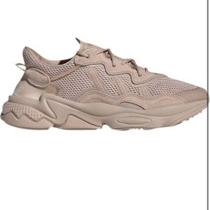 (About a 7 in women) Adidas ozweego sneakers